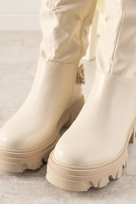 Botines color arena con cadena, "Coniak"