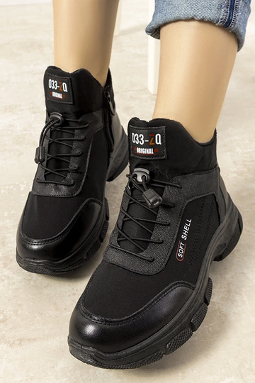 Botas negras de mujer... 2