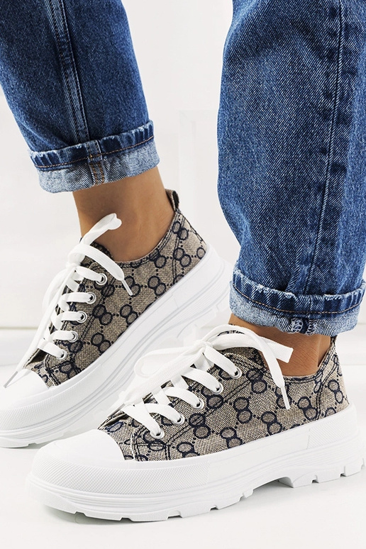 Zapatillas azules y color arena,... Zapatillas azules y color arena,...