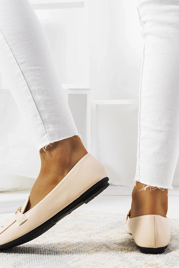 Mocasines de punta cuadrada Milder en color beige 2