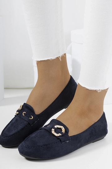 Mocasines negros oscuros...