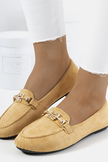 Mocasines con hebilla Cardoso en color beige