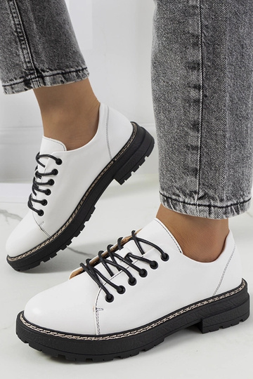 Botas blancas de media caña...