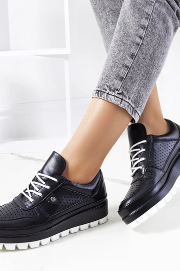 Zapatillas deportivas negras de encaje, "Assels"