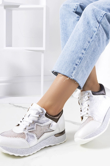 Zapatillas deportivas blancas metalizadas con cordones Zapatillas deportivas caladas Torres 2
