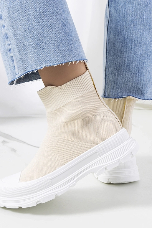 Las zapatillas altas beige de Miki