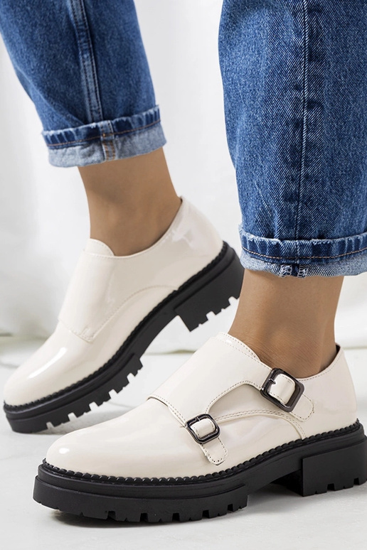 Zapatos Valks de charol beige