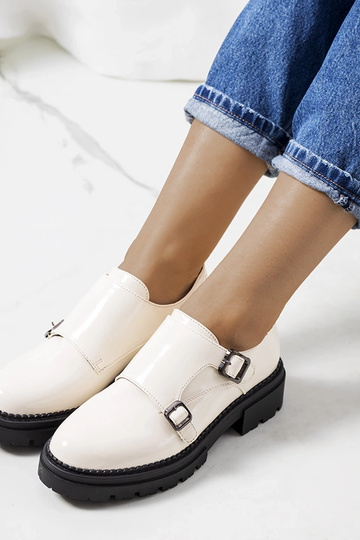 Zapatos Valks de charol beige 2