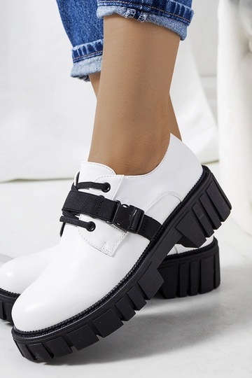 Zapatos blancos con suela de tractor Marike