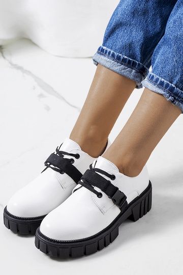 Zapatos blancos con suela de tractor Marike 2