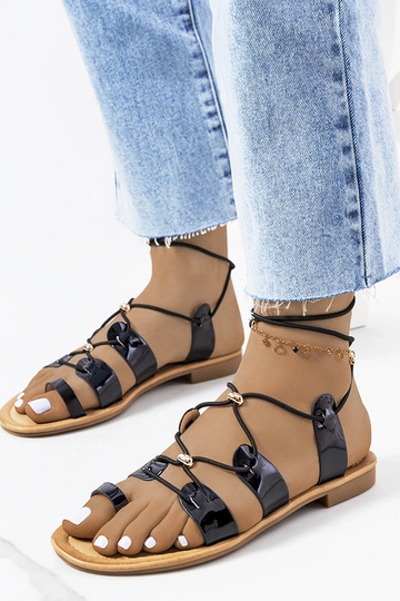 Sandalias Albertis de piel charol negra