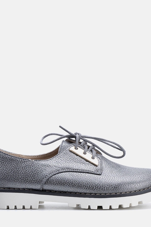 Zapatos infantiles grises brillantes...