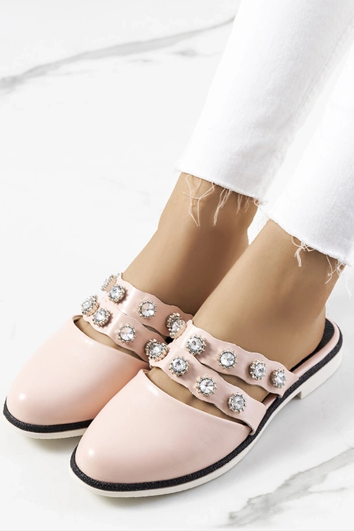 Chanclas rosas con tachuelas de Asselt