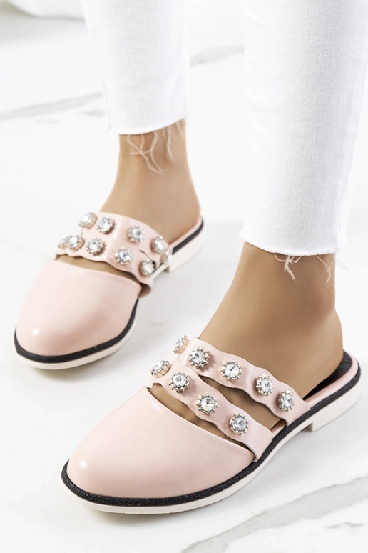 Chanclas rosas con tachuelas de Asselt