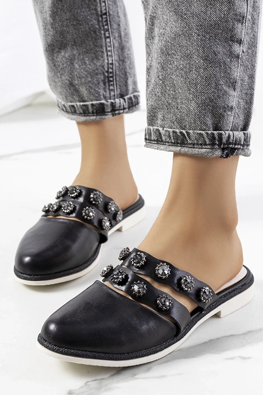 Chanclas negras con tachuelas Asselt Chanclas negras con tachuelas Asselt