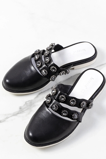 Chanclas negras con tachuelas Asselt 2