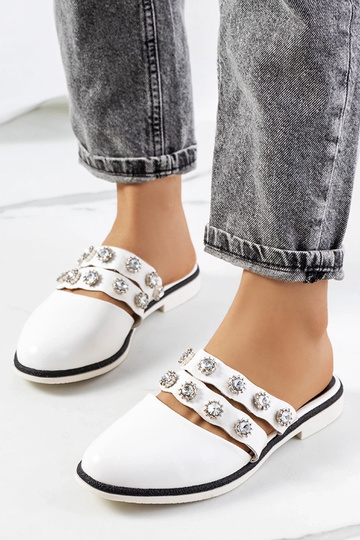 Chanclas blancas con tachuelas Asselt