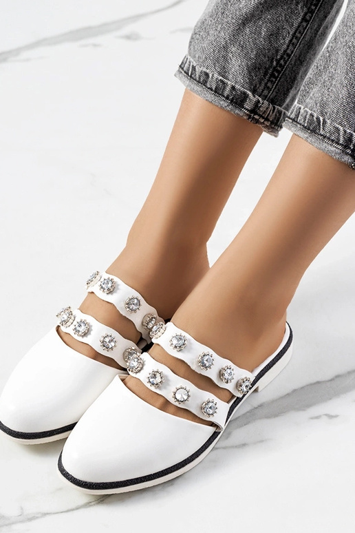 Chanclas blancas con tachuelas Asselt Chanclas blancas con tachuelas Asselt