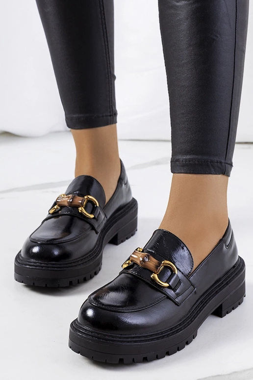 Mocasines negros, "Kemze"