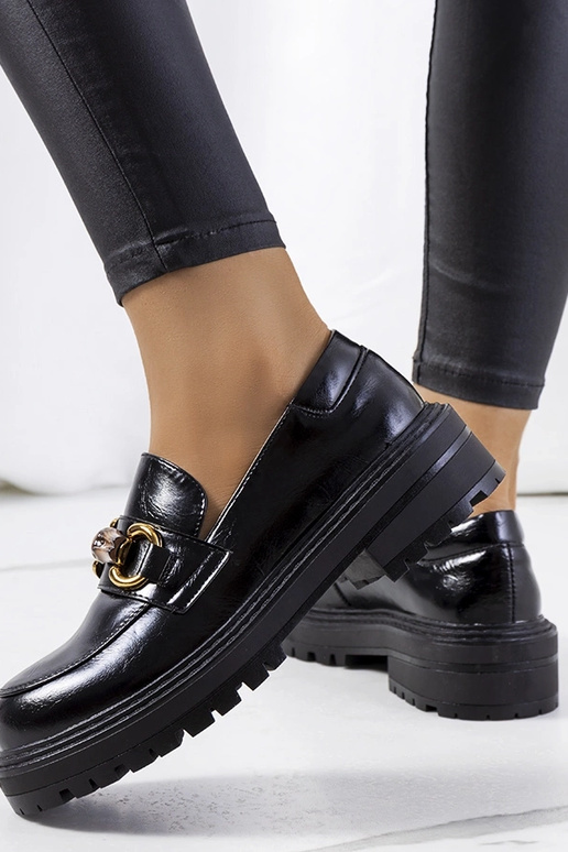 Mocasines negros, "Kemze"