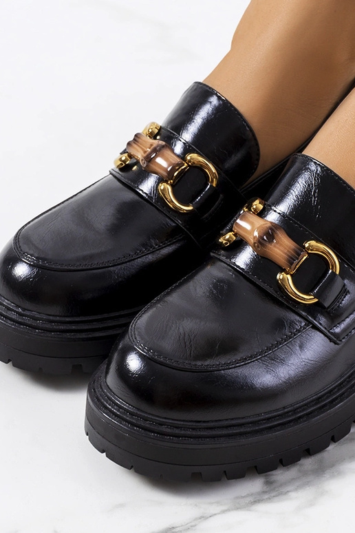 Mocasines negros, "Kemze"