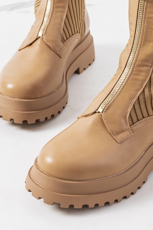 Botines marrones con parte superior...