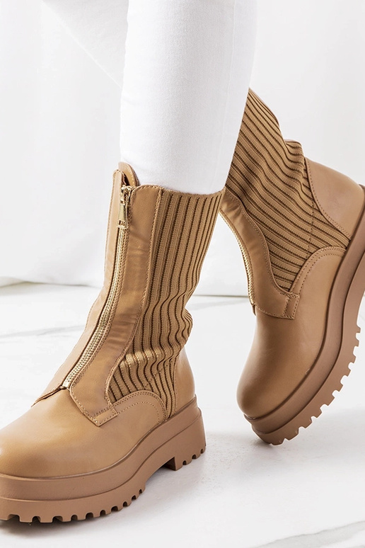 Botines marrones con parte superior...