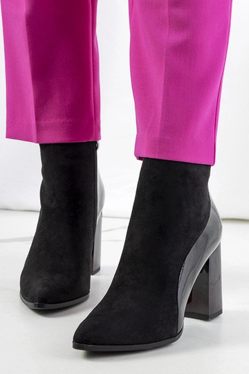 Botines negros con tacón... 2