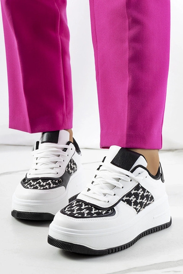 Zapatillas blancas de suela...