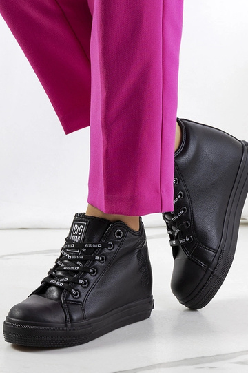 Zapatillas negras de cuña... 2