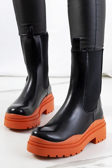 Botas negras con suela naranja, "Nester"
