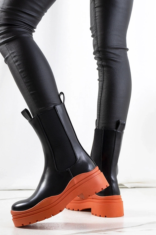 Botas negras con suela naranja, "Nester"