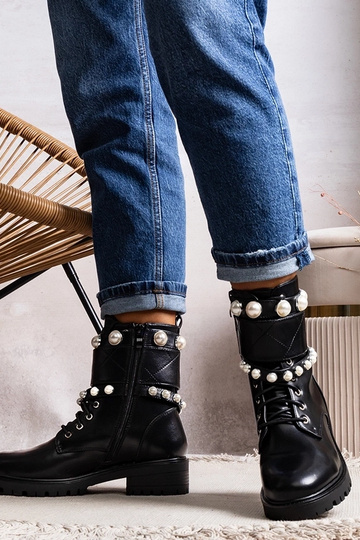Botines de mujer negros con cordones y perlas Carvala 2