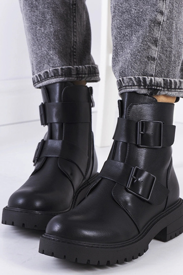 Botas negras de piel...