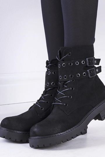 Botas negras con cordones... 2