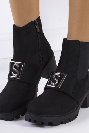 Botines negros de tacón,...