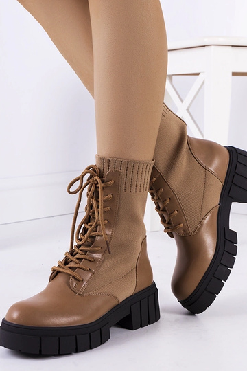 Botines marrones con caña...