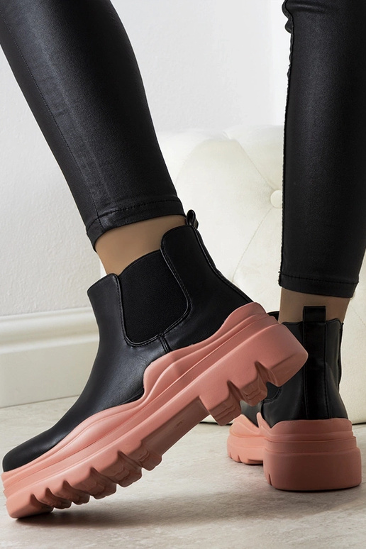 Botines negros sobre plataforma rosa,...