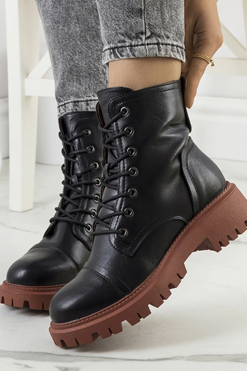 Botas de montaña negras con...