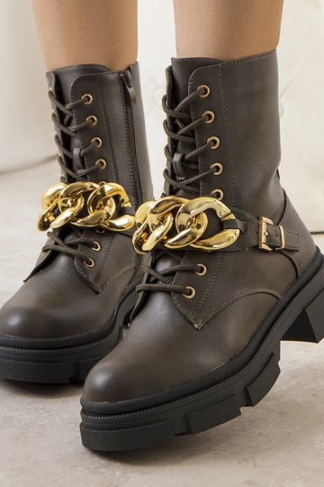 Botas de montaña con cadena...