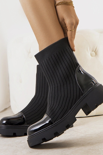 Botines negros con caña... 2