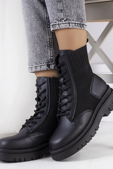 Botines negros con suela... 2