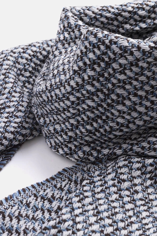 Bufanda azul y blanca, "Aria"