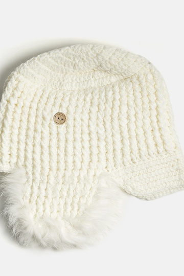 Gorro blanco con orejeras Zora 2