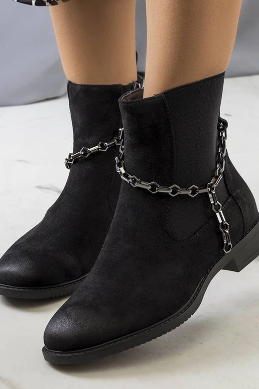 Botas negras con cadena, "Lesme"