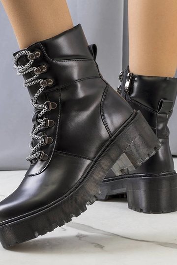 Botines negros con cordones... 2