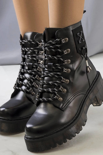 Botines negros con cordón decorativo Laverda