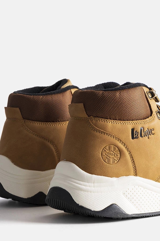 Botas marrones con aislamiento... Botas marrones con aislamiento...