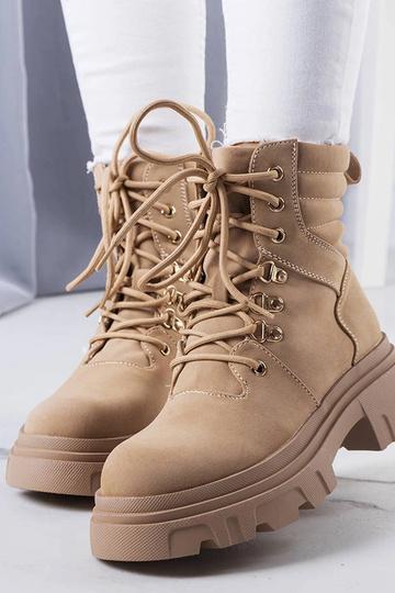 Botines beige con suela...