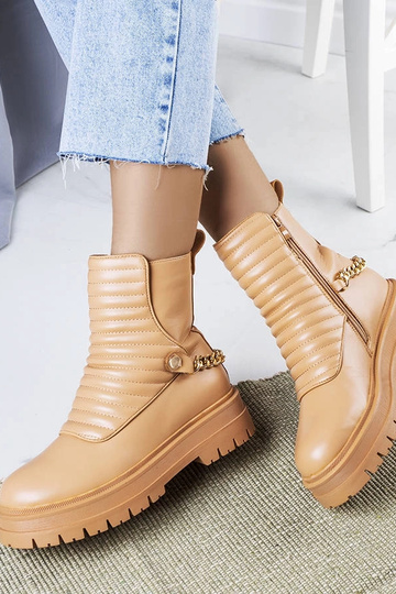 Botines beige aislantes con cadena Pareda